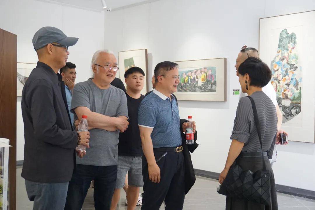 现场游色梁益君付继红版画作品展隆重开幕