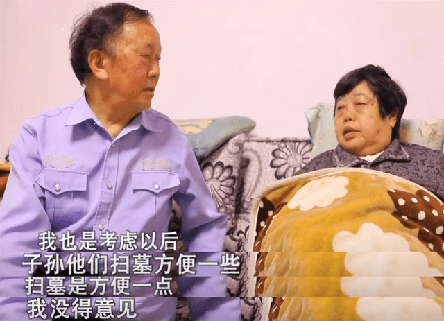 做梦梦见已去世的病危中的爸爸满脸是血，梦境背后的深层含义与心理解析