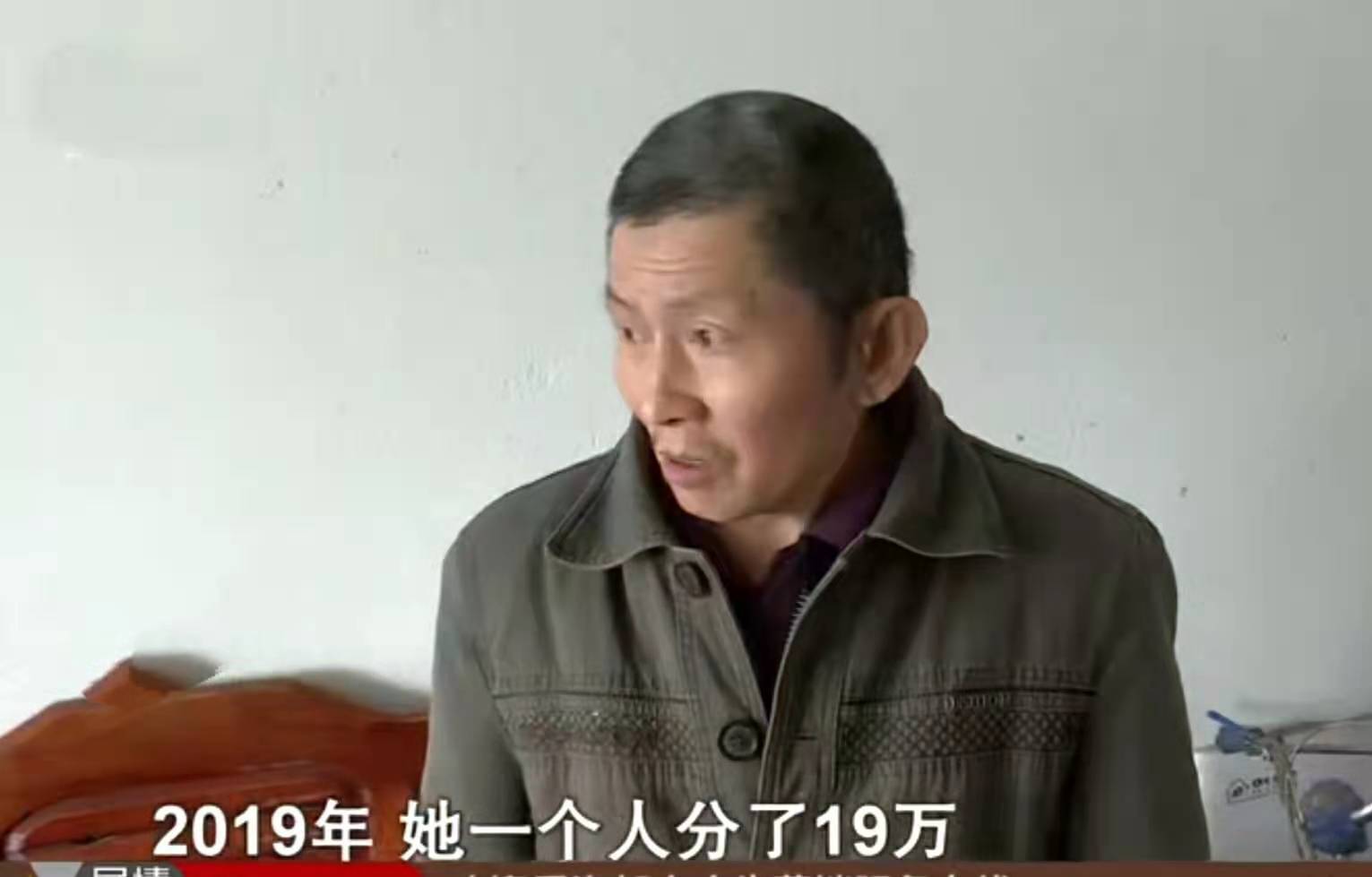 刘壮民不甘心,他决定去找妻子谢西华讨要个说法.