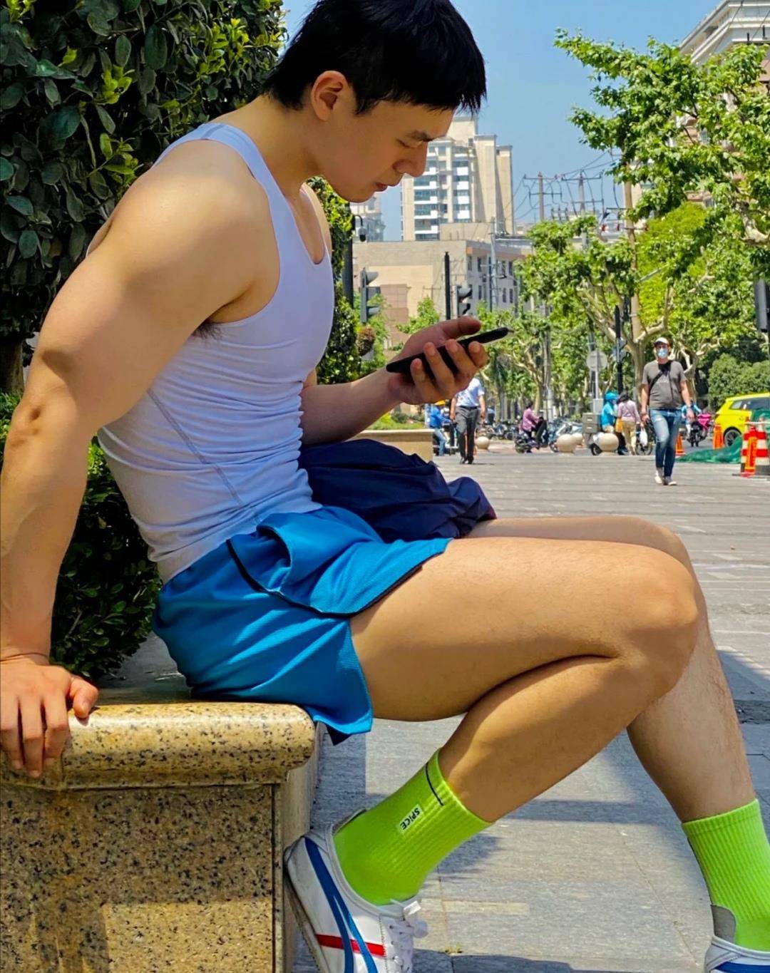 清爽干净,英俊帅气的小哥哥,身材挺拔男人味十足,阳光下显魅力