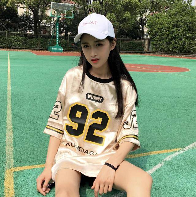 美女身高178cm健身气质翻倍,完成心中篮球梦想,成为"白月光"_崔雅涵