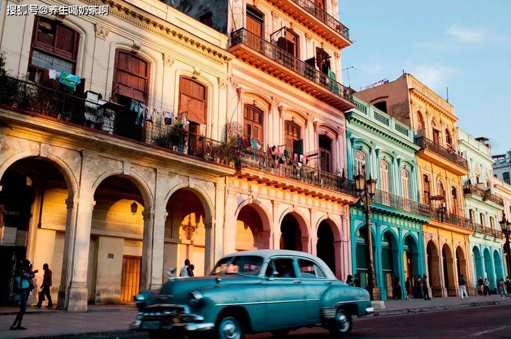 莫吉托是一种地域特色鲜明的朗姆调酒饮料,起源于古巴,至此风靡全世界