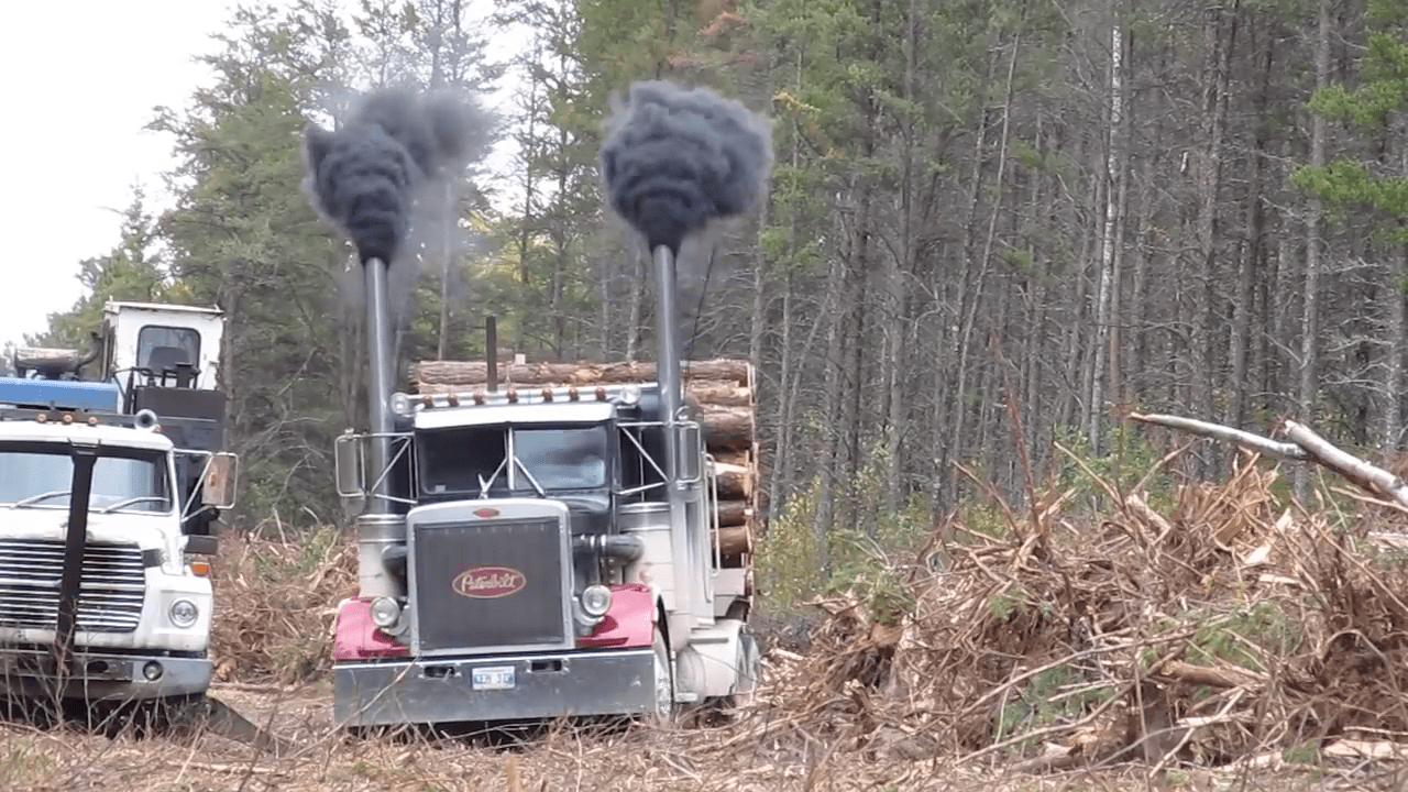 美国大卡车排气筒朝上真相是什么?