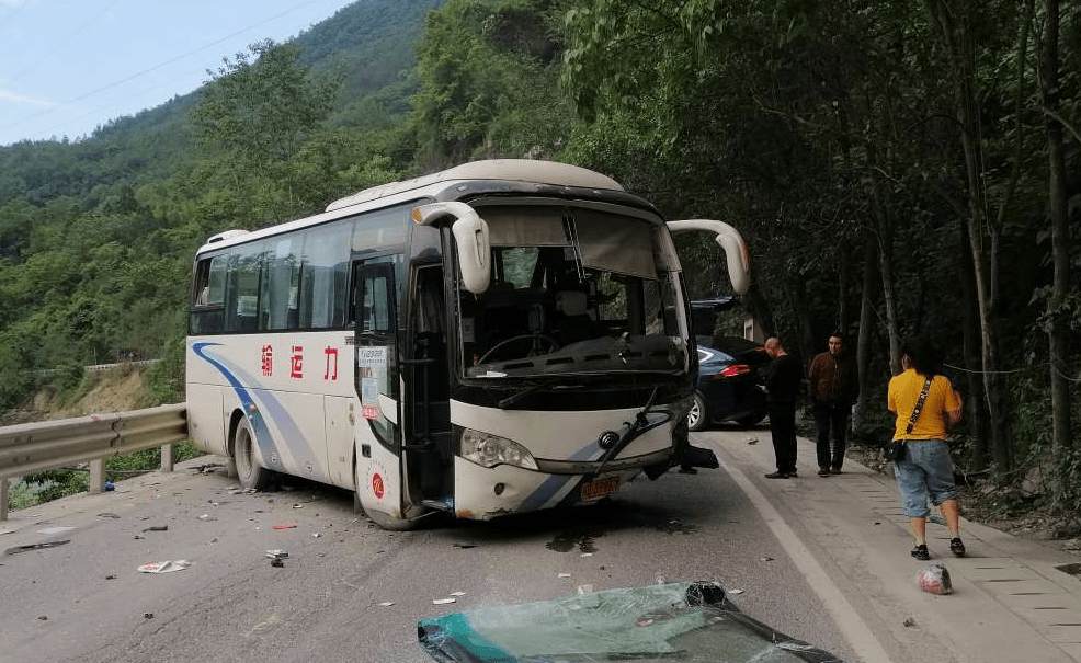 山路车祸图片图片