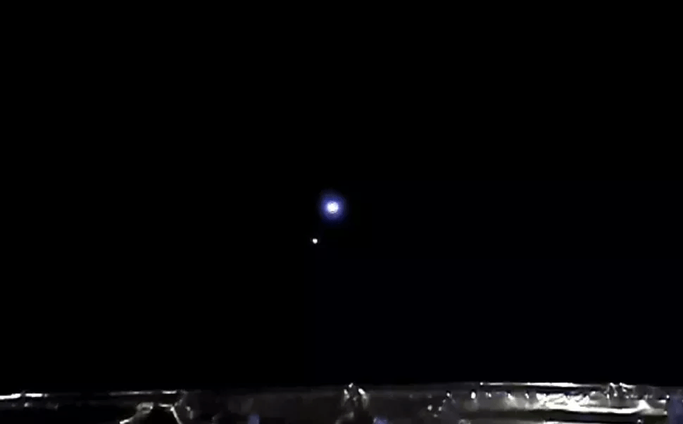 嫦娥|150万公里之外 嫦娥五号拍了一张绝妙的地球/月球合影