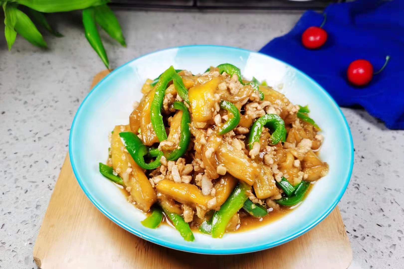 茄子怎么炒才不会炒烂 6ccac97d56364355955fefded9b87e6e.jpeg