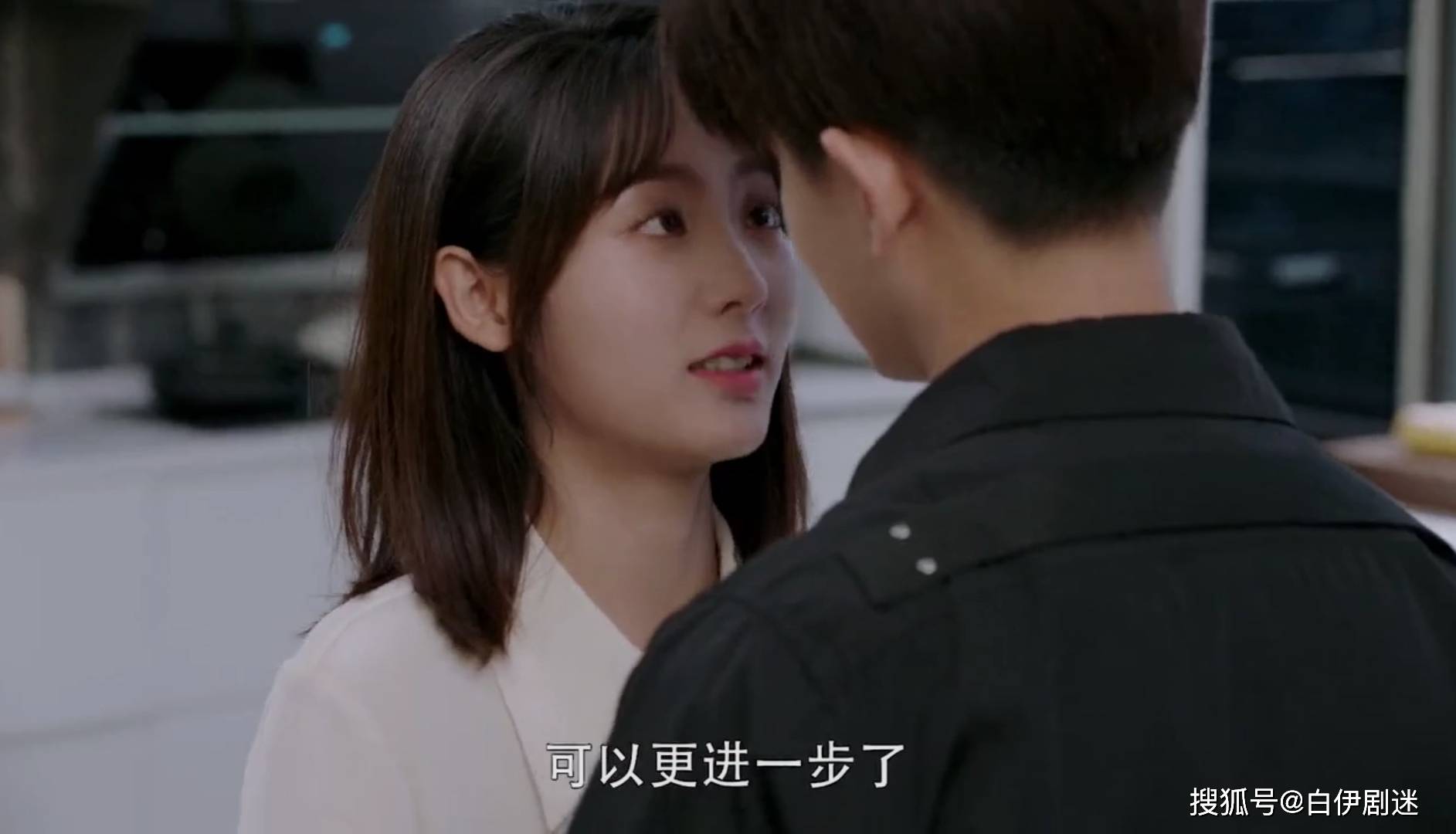情侣应该怎样正确接吻 吻的时候突然解衣服