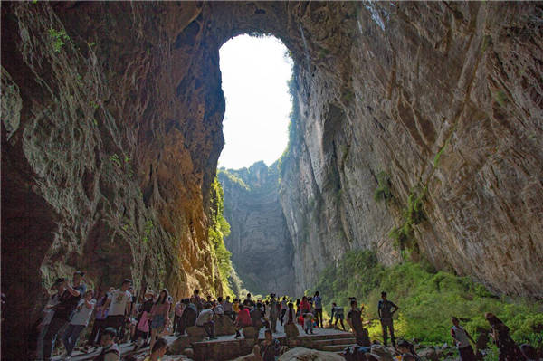 带着熊孩子上"天"入"地" 国内首列熊猫专列即将启程_武隆