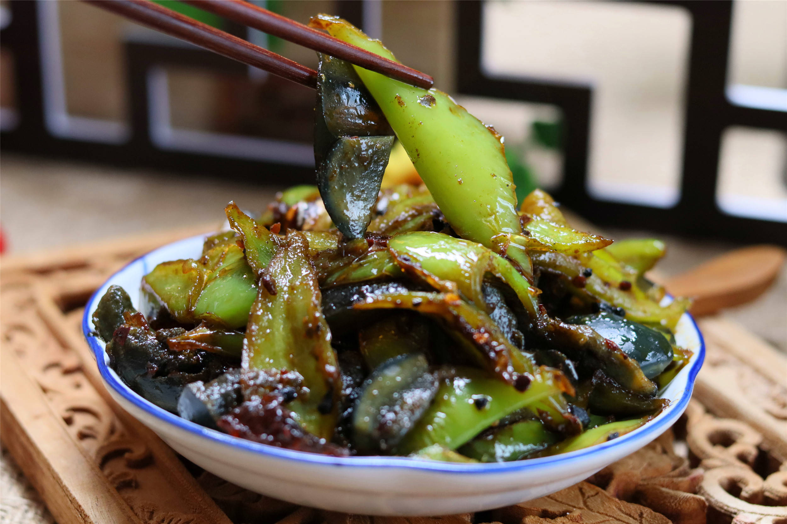 原创1斤辣椒,2个皮蛋,这下饭菜火了,不放肉就很香,吃一次就难忘