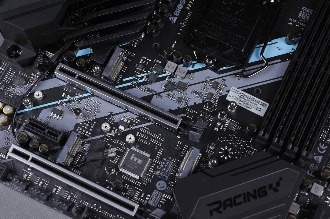 拆解一款很靓的b560主板这样的设计值得入手吗