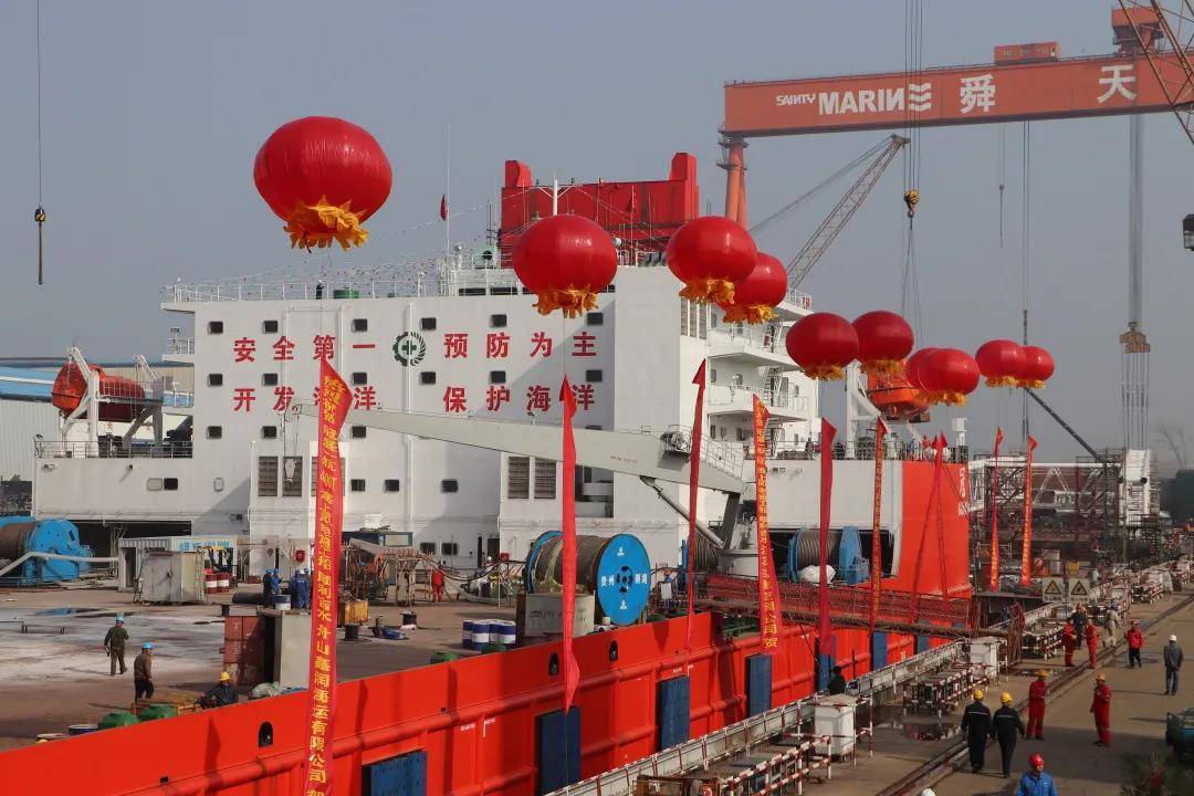 4600T海上风电施工船“冠盛一航”号由舜天造船扬州码头往上海振华重工