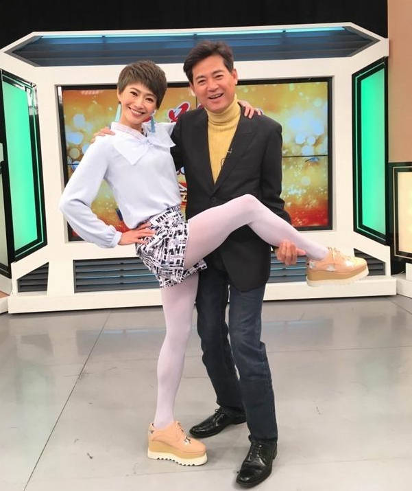 爱情长跑20载萧大陆侯怡君牵手走入婚姻殿堂期待宝宝的降临