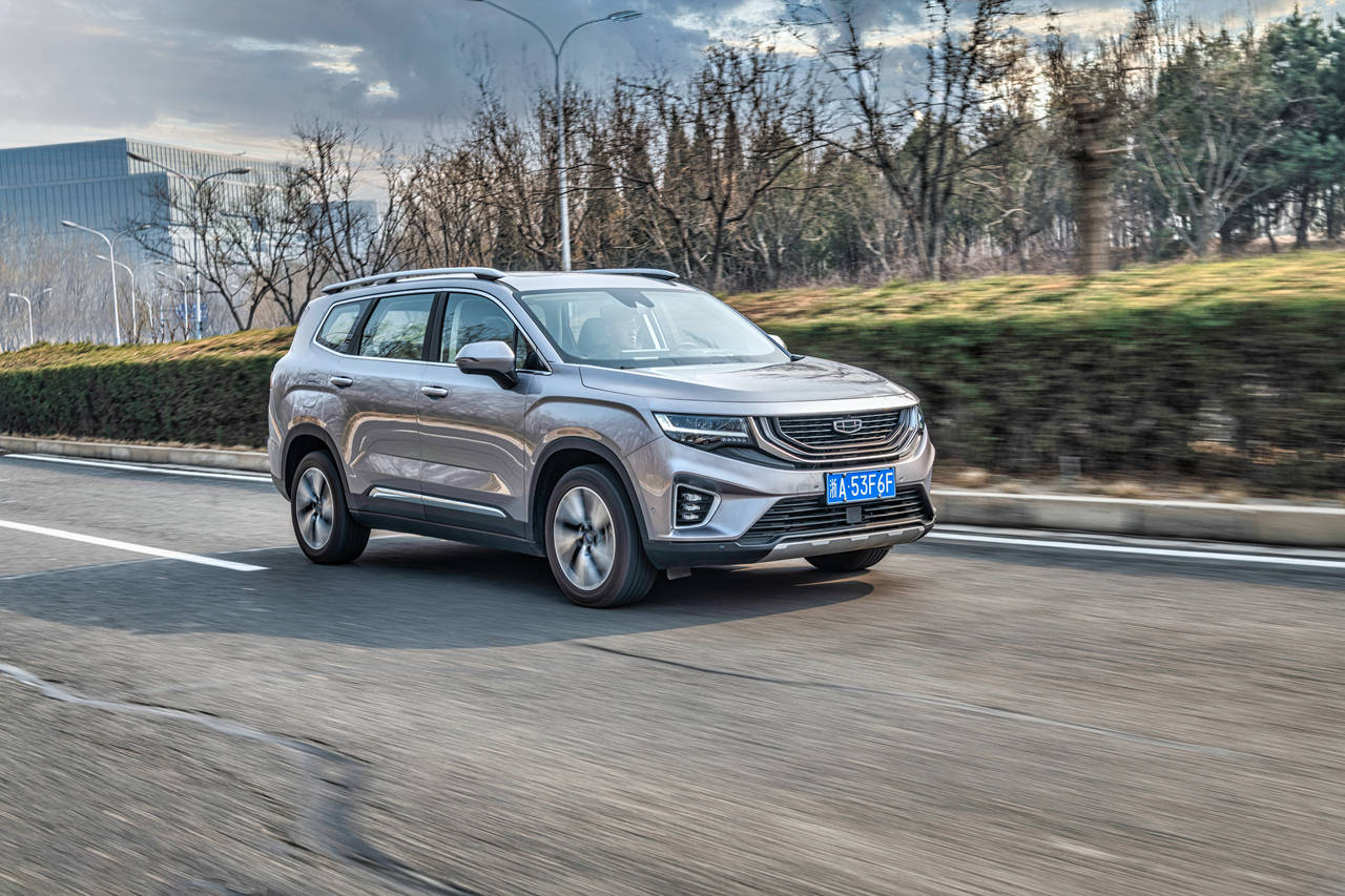 吉利豪越和mpv同平台的7座suv车内能摆22米的气床