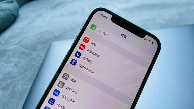 iPhone|忍不住吐槽iPhone12，用了大半年，从没发现这么差劲的5G手机