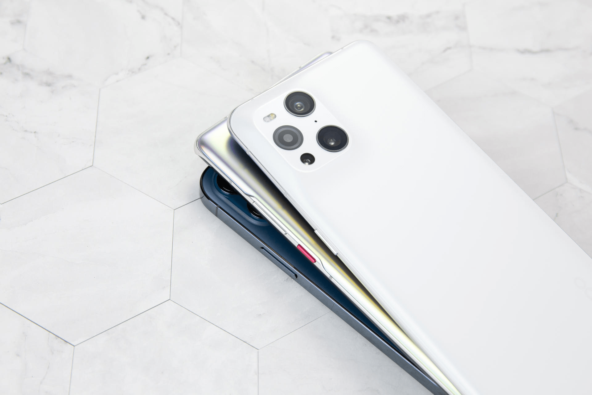 环形山设计的findx3pro对比华为苹果旗舰谁更有质感