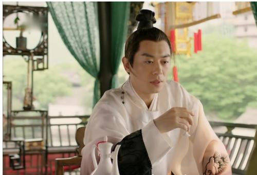 专家们认为应该是《明史》郭爱的介绍紧挨着妃子们