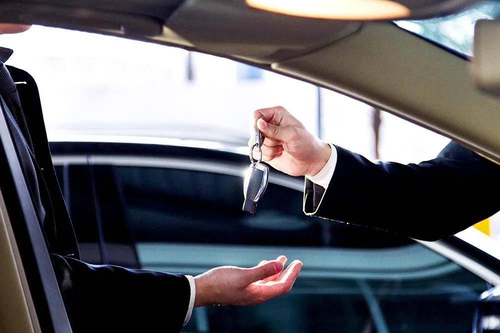 梦见自己把车开到河里了,潜意识中的警示与自我反思 梦见自己把车开到河里了,潜意识中的警示与自我反思