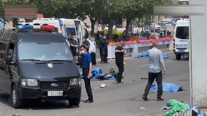 大连一轿车直冲斑马线多人被撞飞致4死3伤肇事者被警方抓获