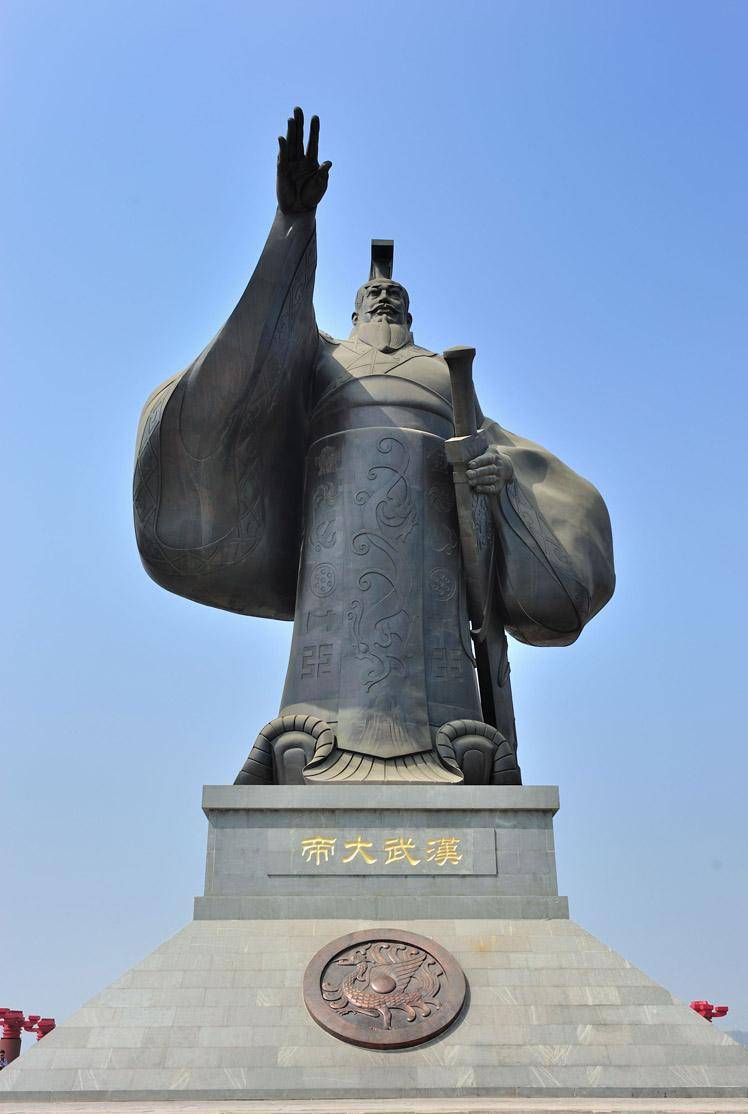 汉武帝为掌握权力实行多项措施,名为尊儒实则儒法并用