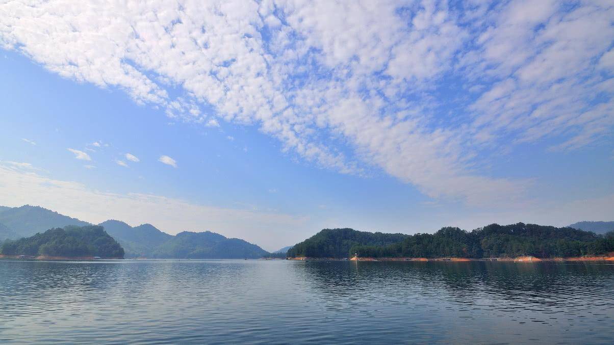 原创有着天然氧吧美誉的湖泊内有42座星罗棋布的湖心小岛