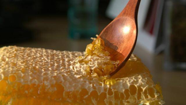 啥时候喝蜂蜜水治便秘 382afd91a4e64ac899e8a3645ea53d1b.jpeg