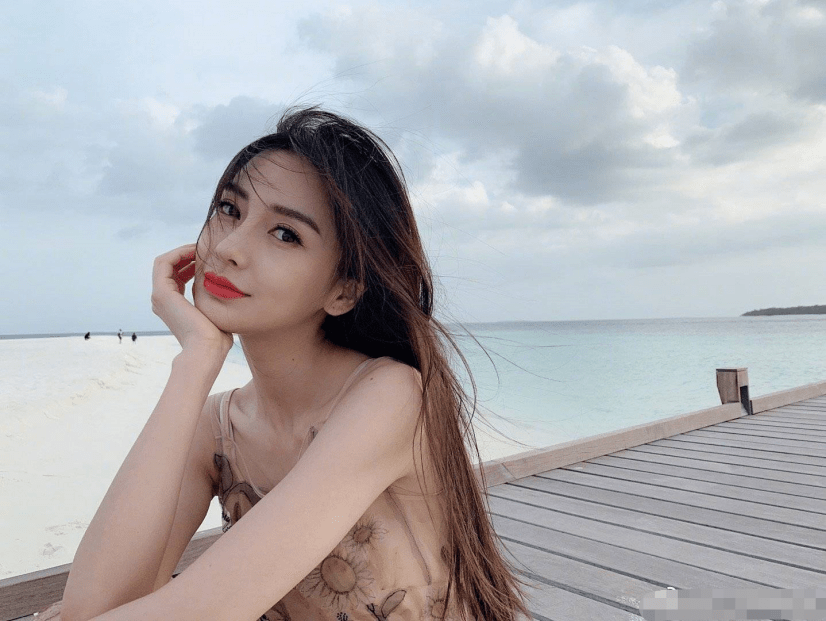 baby红衣古装惊艳全场!身材凹凸有致不像孩子妈