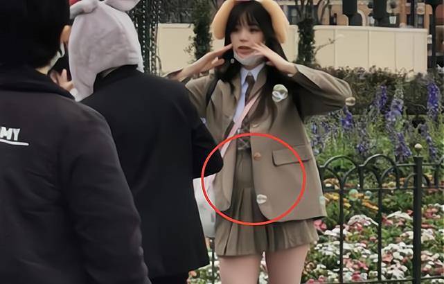 欧阳娜娜身材图文 1de603dafe2d476eaa52746b491f863b.jpeg