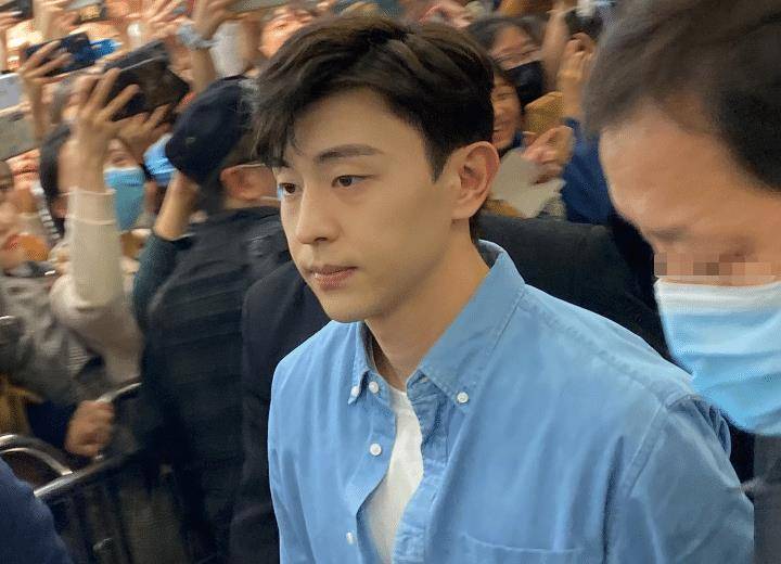 原创邓伦现身品牌活动生图颜值堪比精修盛世美颜说的就是他吧