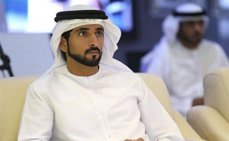 迪拜哈曼丹王储喜迎双胞胎抱着孩子出镜王妃却没露面