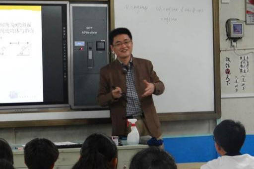 这才是真正的人民教师 1f6601b2cec642dcad57866e66241307.jpeg
