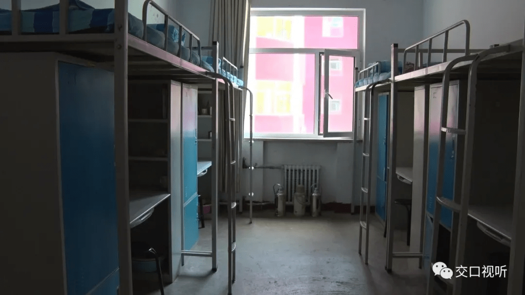 交口一中校园开放日迎接各初中师生家长参观