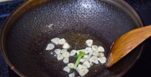 炒肉丝需要放淀粉吗 efca29a0e9de4de5942f382c7f099de6.jpeg