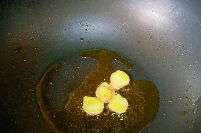 红烧鸡腿肉的做法又香又嫩 f30a4c69ced049368df65a5c7f52c674.jpeg