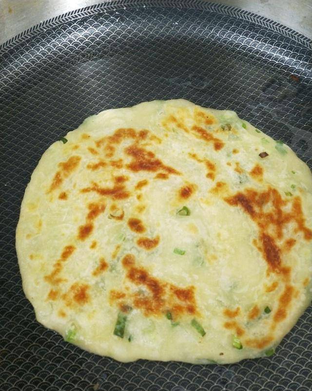 原创家庭版葱油饼揉面加水有妙招猪油不能少