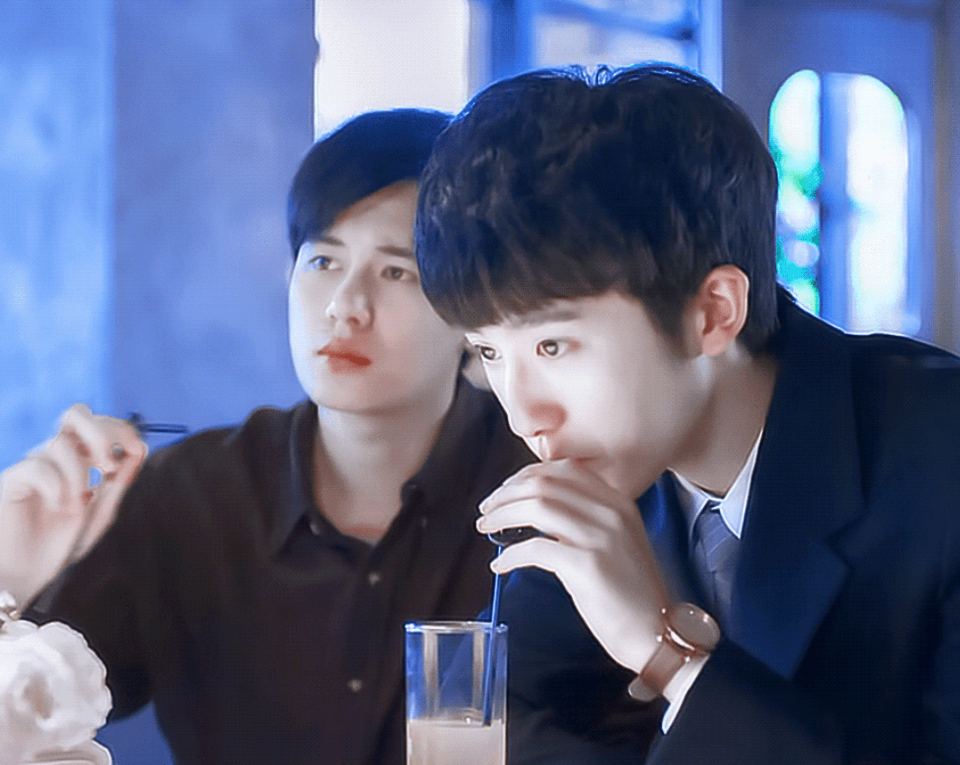 棋魂演员俞亮恋情曝光与女生现场抱在一起网友开玩笑让汪苏泷来学习