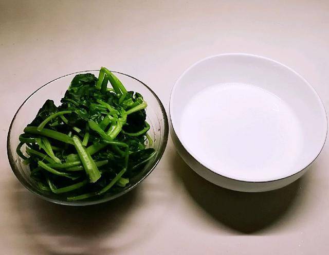 菠菜家常做法不用油 8099b2bb2a134d2abebdae92c766f001.jpeg