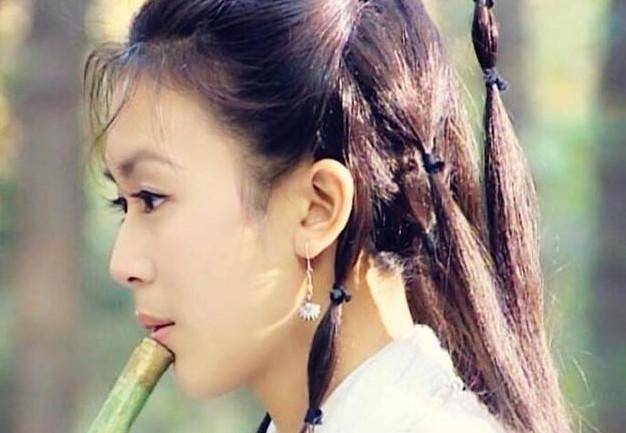 的话，《笑傲江湖》里面的曲非烟，更是参演《大唐双龙传》等多不影片。可以说，曾经的唐宁靠着这些电影还有