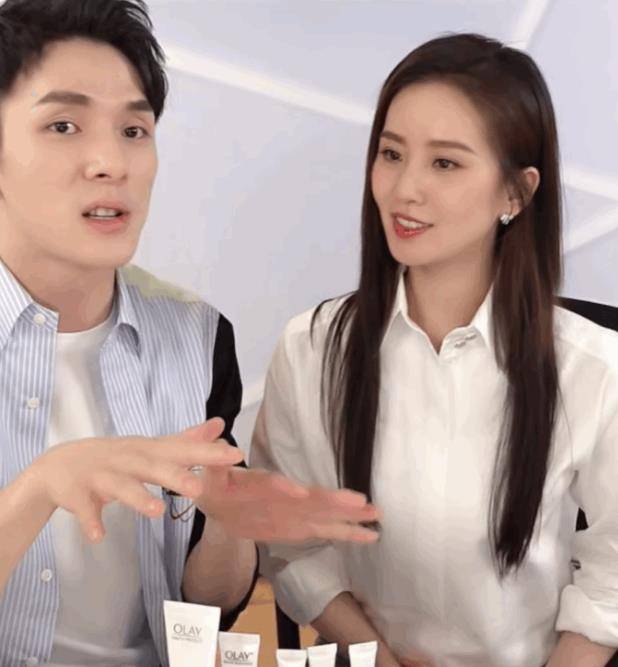 原创刘诗诗与李佳琦直播,无滤镜状态下宛如18岁少女,网友:怎么就不会