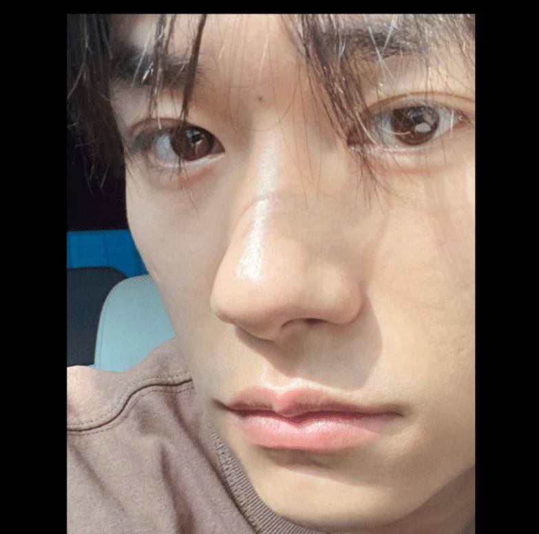 原创易烊千玺时隔半年发自拍皮肤状态完美曝光却被这对眼睛惊艳