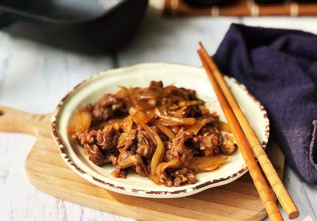 如何炒牛肉干 7f74d22eb59d4bd191e939287154880a.jpeg