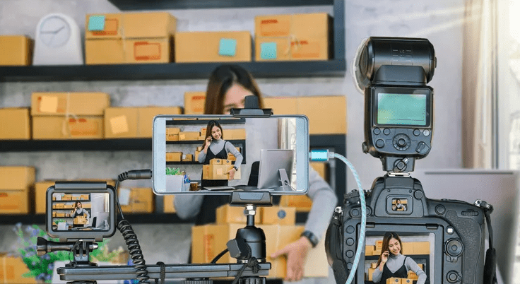 薇娅抢走李佳琦的 明星化