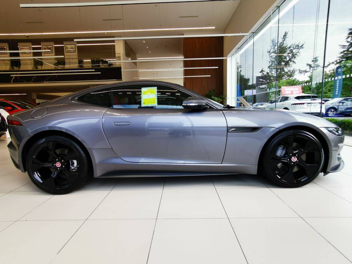 纯粹的运动基因,外观尽显英伦帅气,捷豹f-type实拍简评