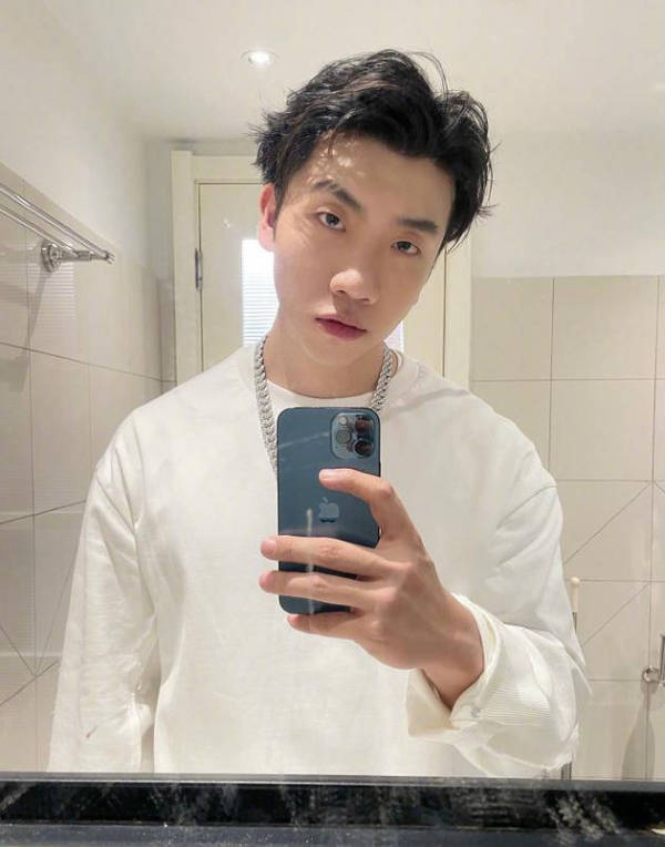 歌手杨和苏指责房东刻意隐瞒,租到赵英俊生前住所,律师解读