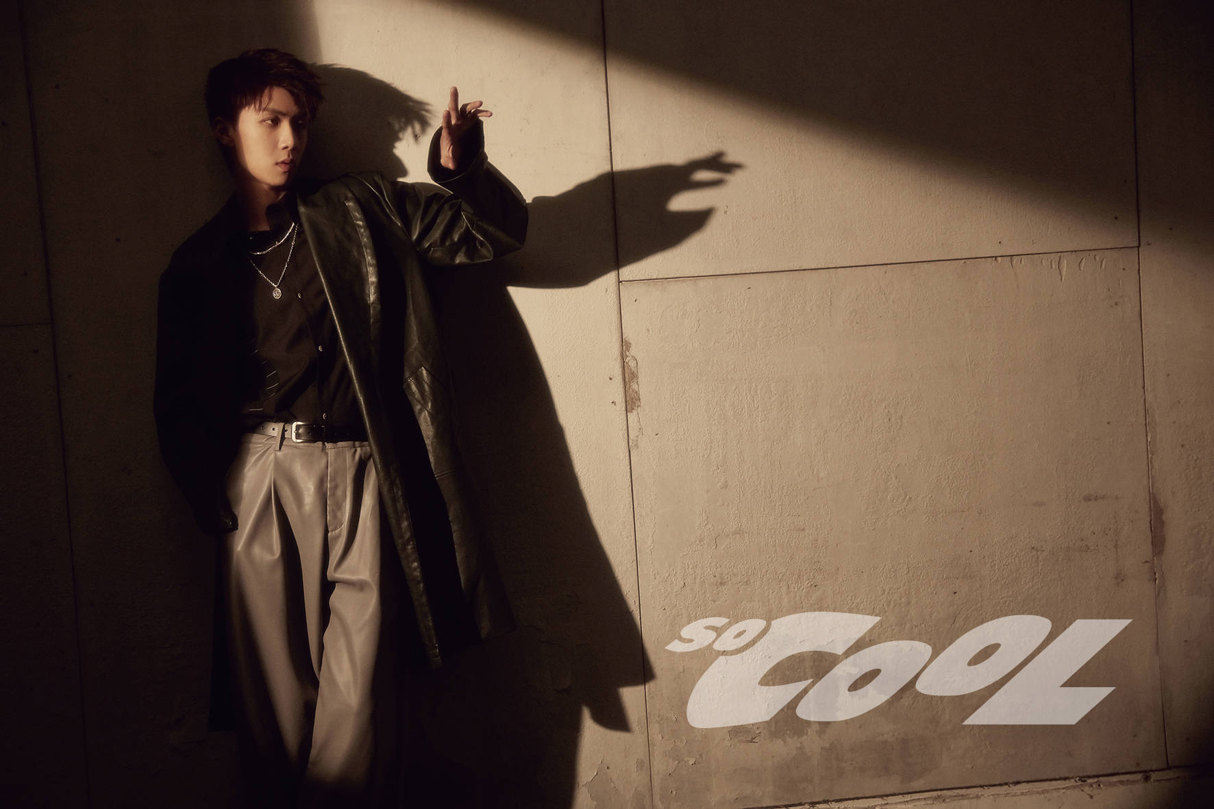 任宥纶最新杂志大片曝光 明暗光影间对话真实自我