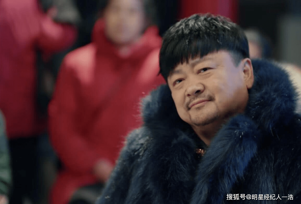 55岁的洪剑涛也曾是军艺校草,上学时开公司,全班到家里蹭饭_宝玉