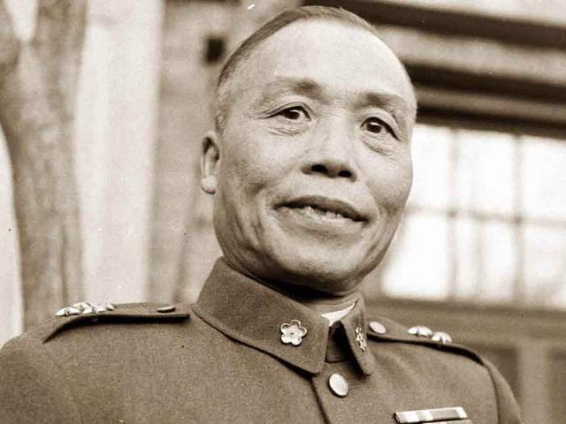 原创总统就职典礼上蒋介石告诉李宗仁要穿军装他自己却穿了长袍