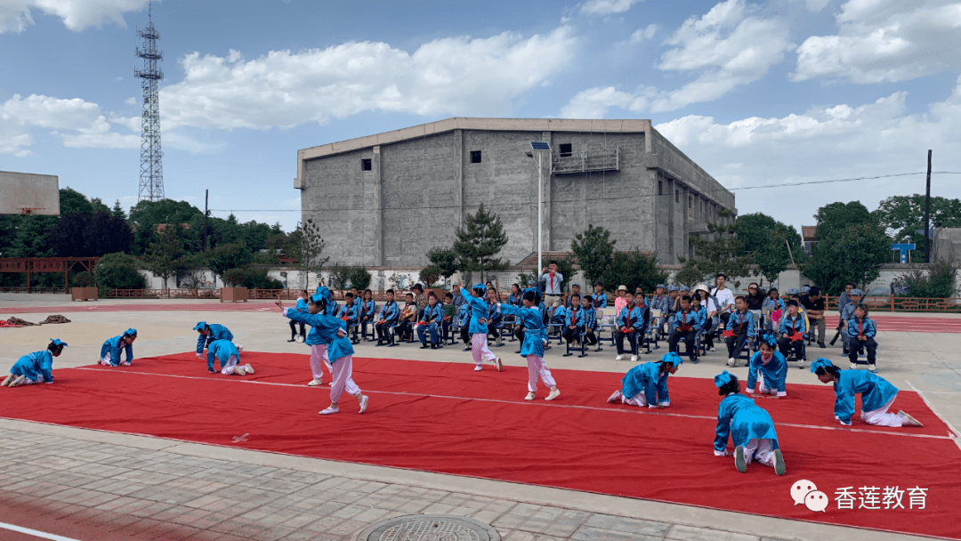 学生们自编节目情景舞蹈《曙光》诵读舞蹈《弟子规》大合唱《卢沟谣》