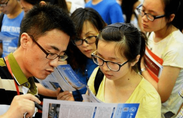 2021高考分数线或有大变化？中等生将受很大影响，报考时多花心思
