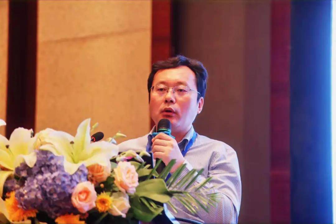 国际工信部赛迪研究院副所长崔志广做《国家工信部水性木器漆涂料绿色