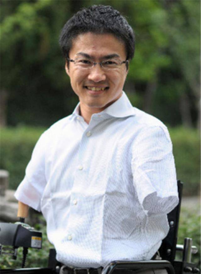 原创日本励志作家天生无四肢结婚15年偷情50人妻子却说她也有责任